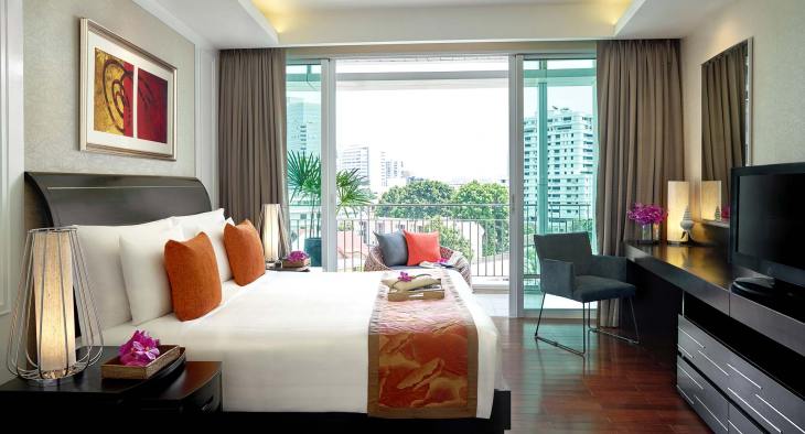 anantara_baan_rajprasong_one_bedroom_deluxe_suite_bedroom_king_01_1920x1037